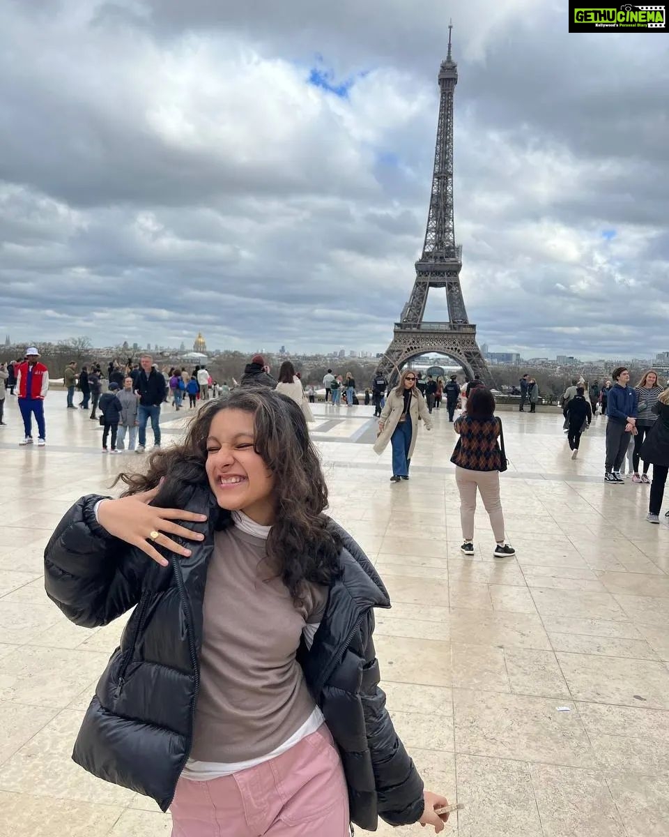 Namrata Shirodkar Instagram - Trocadéro... Paris is never complete without a visit to the Eiffel 🗼♥️♥️♥️ #eiffeltower #sisterstogether Eiffel Tower - Paris, France