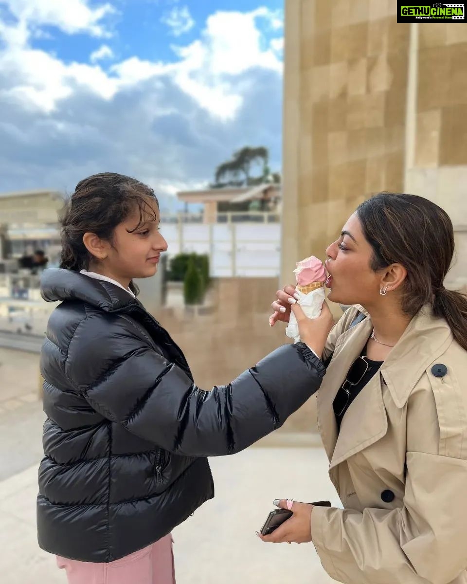 Namrata Shirodkar Instagram - Trocadéro... Paris is never complete without a visit to the Eiffel 🗼♥️♥️♥️ #eiffeltower #sisterstogether Eiffel Tower - Paris, France