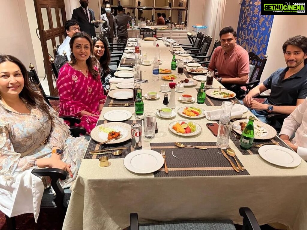 Namrata Shirodkar Instagram - Fab food in an unmatched ambience can never go wrong...😍😍😍 Some good times and a satisfied stomach! At the new #PalaceHeights! @an_palaceheights_hyd ♥️♥️♥️