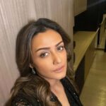 Namrata Shirodkar Instagram - Makeup is always in the close ups! 😊😊😊 Outfit: @taruntahiliani Hair: @gotomirrors Makeup: @sandyartistry Jewellery: @akoyajewels