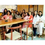 Namrata Shirodkar Instagram - One of the best healthy lunches I've ever eaten! @madhavi_chalasani I'm so glad we have a place like this in Hyderabad! Congratulations on a new way of life... @yellolifehealth 💛 @archiemirchi @bobbykandhari @pinkyreddyofficial