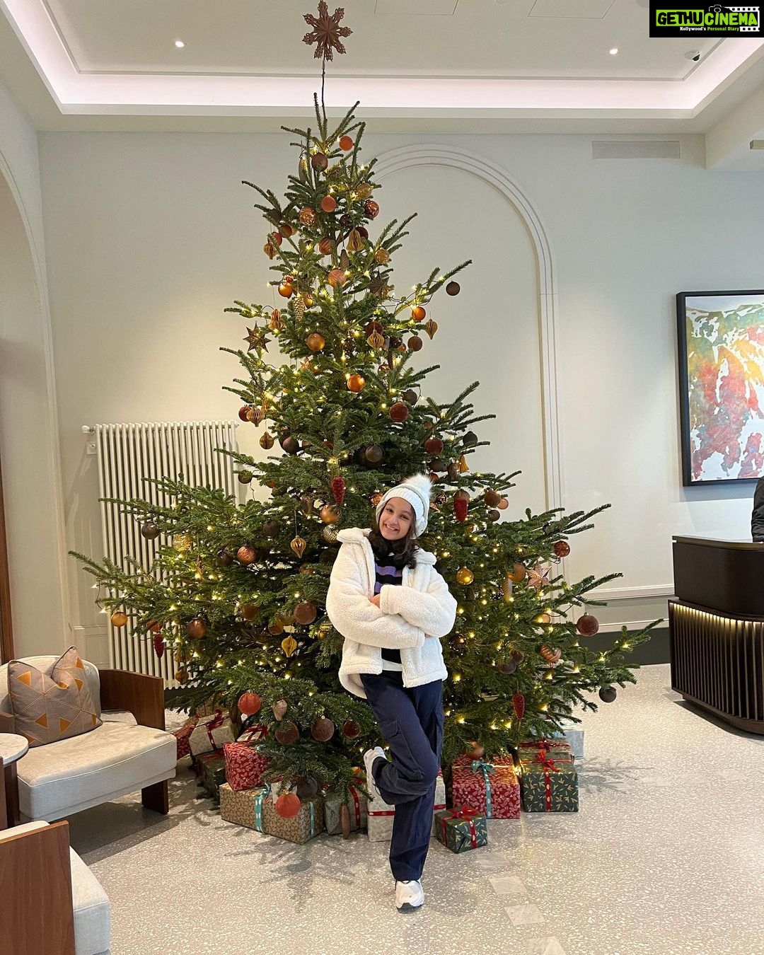 Namrata Shirodkar Instagram - Merry Christmas everyone !!🎅🎄🎁🤶 Stay blessed 😇 Mandarin Oriental Palace, Luzern