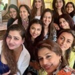 Namrata Shirodkar Instagram - Fun lunch with fun friends... Love these last minute hangouts!! ♥️♥️ Thanks @pinkyreddyofficial you're as always the best host 😘😘😘 @sudhareddy.official @deeptireddyofficial @sravanyaadityapittie @sokadesignstudio . . Outfit: @surilyg