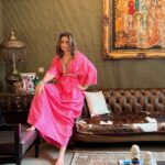 Namrata Shirodkar Instagram - Pink is the new black! 💗 @surilyg #Holiday2022