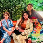 Namrata Shirodkar Instagram - A typically expected fun night with the fun girls of hyd!!! Timeout and time found .. here’s to many such more ones .. ♥️♥️♥️♥️♥️our own new forum 🤪🤪🤪love you girls 🥰🥰🥰