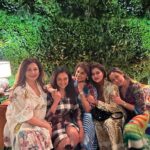 Namrata Shirodkar Instagram - A typically expected fun night with the fun girls of hyd!!! Timeout and time found .. here’s to many such more ones .. ♥️♥️♥️♥️♥️our own new forum 🤪🤪🤪love you girls 🥰🥰🥰