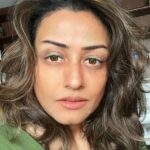 Namrata Shirodkar Instagram – A little sparkle on a little green dress!! Acing the selfie game on my new camera… loving it! 🤳

#iPhone14ProMax