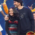 Namrata Shirodkar Instagram – My little one… you’re a star in the making! Love the way you conduct yourself on-screen.. with such poise and ease!! A proud mother I am 😍😍😍😍 Shoutout to @zeetelugu! Can’t wait for the full episode.. would be an absolute treat to watch!! ❤️❤️❤️

To be telecasted this Sunday, Sep 4th at 9pm on Zee Telugu!

#SSMBxSitaraForDIDTelugu #DIDTelugu