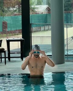 Namrata Shirodkar Instagram - Some Saturday mornings are like these…. 😍😍😍 #toocoolforthepool🥽 @urstrulymahesh