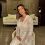 Namrata Shirodkar Instagram - You can never go wrong with white 🤍 Outfit: @shriyasom Jewellery: @lbajrangpershadjewellers HMU: @theartbeatsalon