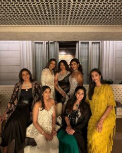 Namrata Shirodkar Instagram - About last night...Diwali done right with the coolest bunch!! Thanks @alwaysramcharan & @upasanakaminenikonidela for being the best hosts! ♥️

Happy Diwali folks!! Wishing you all a phenomenal one filled with love and light. 🪔✨ #DiwaliNights #Diwali2023

PC 📸: pic 5 @sskarthikeya you're a genius... Can't get more dramatic than this 😂😂😂