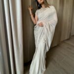 Namrata Shirodkar Instagram - Leaving a little sparkle wherever I go 🪄 @viranicaofficial 🤗🤗 @gowrisignatures