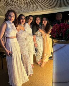 Namrata Shirodkar Instagram - About last night...Diwali done right with the coolest bunch!! Thanks @alwaysramcharan & @upasanakaminenikonidela for being the best hosts! ♥️

Happy Diwali folks!! Wishing you all a phenomenal one filled with love and light. 🪔✨ #DiwaliNights #Diwali2023

PC 📸: pic 5 @sskarthikeya you're a genius... Can't get more dramatic than this 😂😂😂