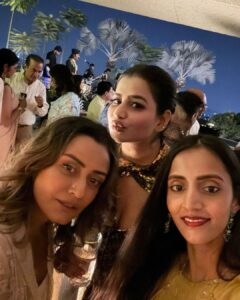 Namrata Shirodkar Instagram - About last night...Diwali done right with the coolest bunch!! Thanks @alwaysramcharan & @upasanakaminenikonidela for being the best hosts! ♥️

Happy Diwali folks!! Wishing you all a phenomenal one filled with love and light. 🪔✨ #DiwaliNights #Diwali2023

PC 📸: pic 5 @sskarthikeya you're a genius... Can't get more dramatic than this 😂😂😂