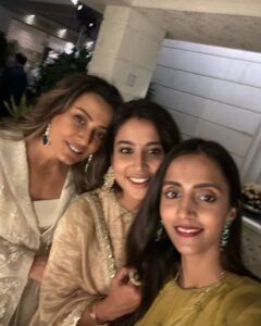 Namrata Shirodkar Instagram - About last night...Diwali done right with the coolest bunch!! Thanks @alwaysramcharan & @upasanakaminenikonidela for being the best hosts! ♥️

Happy Diwali folks!! Wishing you all a phenomenal one filled with love and light. 🪔✨ #DiwaliNights #Diwali2023

PC 📸: pic 5 @sskarthikeya you're a genius... Can't get more dramatic than this 😂😂😂