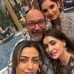 Namrata Shirodkar Instagram - An evening well spent! Congratulations to @officenitaambani and @ishaambani for launching the @swadesh_online flagship store in Hyderabad. @officenitaambani @ishaambani @reliancefoundation @mirzasaniar @jayeshranjan @shilpareddy.official @sudhareddy.official @diabhupal @krishnabhupal @pvsindhu1 @lakshmimanchu @viranica @mickeycontractor