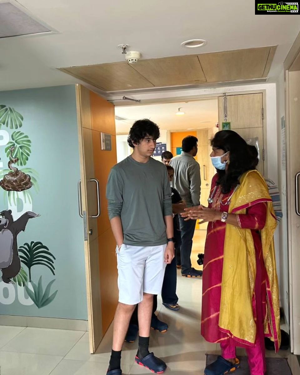 Namrata Shirodkar Instagram - Another one of GG's visits to @rainbowchildrenshospitals through @mbfoundationorg. Rainbow Hospitals' dedication to providing quality treatment is nothing short of remarkable. Let's stand together to support these young warriors in their journey to health and happiness! ❤️