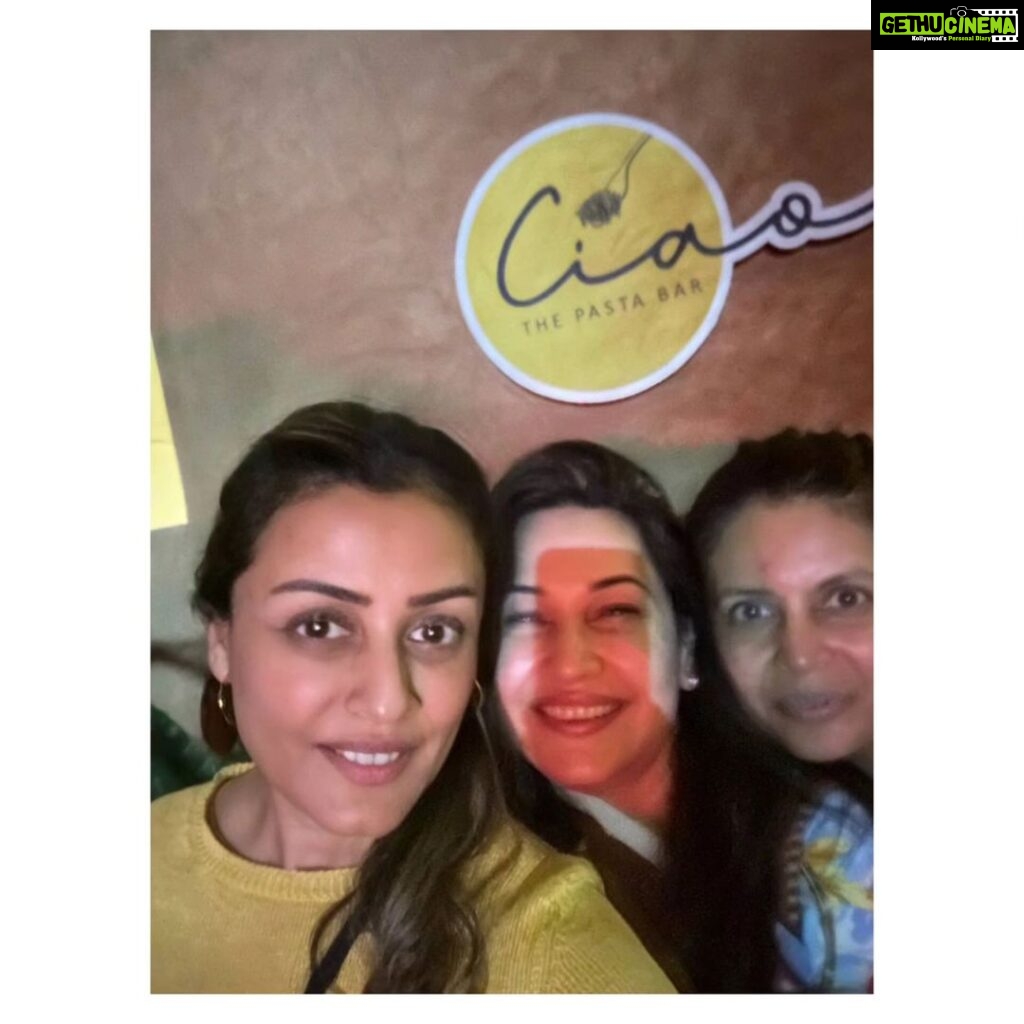 Namrata Shirodkar Instagram - Just wrapped up dinner at the newest sensation in town, @ciaopastabar. The lamb shank and pasta were to die for...and the Tiramisu was from another world. 😍😍😍 It's definitely one of the best Italian restaurants I've eaten at in a long time.. A great night out with the girls @kavithamantha @sabina.xavier!! Congratulations @kavithamantha on ciao!!