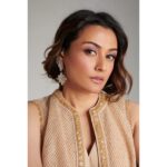 Namrata Shirodkar Instagram – Redefining neutrals with @taruntahiliani ✨

For @khannajewellerskj
Styled by @jukalker 
Outfit @taruntahiliani
Makeup @sandysartistry
Hair stylist @hairbyrajabali 
Photographer @vaishnavpraveen