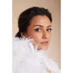 Namrata Shirodkar Instagram – In this gown so white, feeling just right. 🤍

For @khannajewellerskj
Styled by @jukalker 
Outfit @shriyasom
Makeup @sandysartistry
Hair stylist @hairbyrajabali 
Photographer @vaishnavpraveen