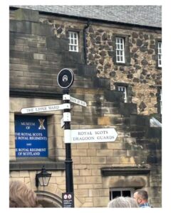 Namrata Shirodkar Instagram - A journey through time!! Exploring #EdinburghCastle... and its intricate architecture!! #Scotland 🏴󠁧󠁢󠁳󠁣󠁴󠁿🏰

@urstrulymahesh @gautamghattamaneni @sitaraghattamaneni