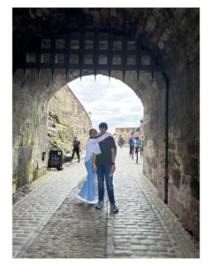Namrata Shirodkar Instagram - A journey through time!! Exploring #EdinburghCastle... and its intricate architecture!! #Scotland 🏴󠁧󠁢󠁳󠁣󠁴󠁿🏰

@urstrulymahesh @gautamghattamaneni @sitaraghattamaneni