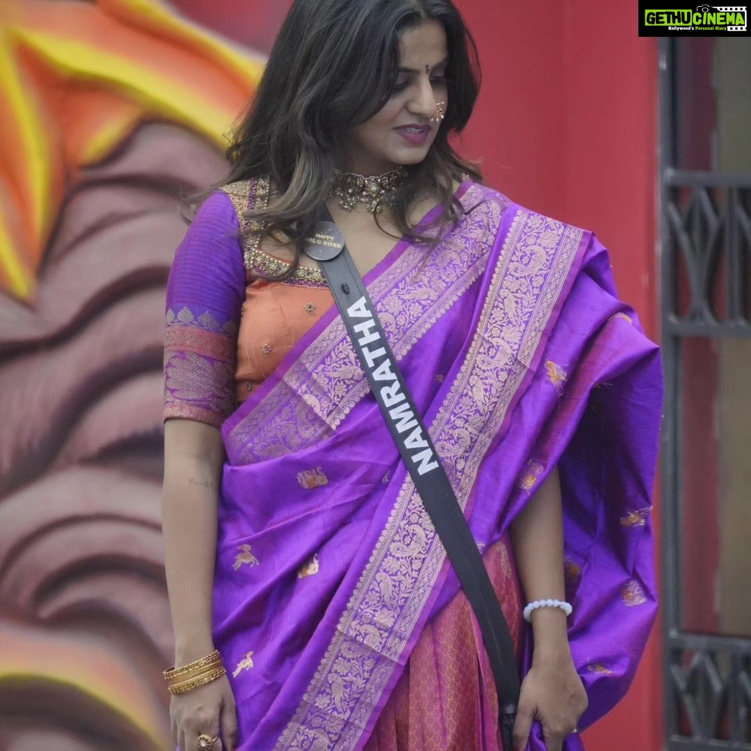 Namratha Gowda Instagram - The perfect matching accessory for a saree is not the Jewelry but her SMILE π @colorskannadaofficial @officialjiocinema Assisted By: @likitha_suresh_ Wardrobe Courtesy: @mansa.chandra.label Jewellery : @thespatika #namratha #namrathagowda #fans #bbk10 #1stcontestant #muchlove #trending #IndianActress #instafam #relentkreationz