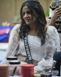 Namratha Gowda Instagram - She is the cherry on a White Forest Pastry🍒

@colorskannadaofficial @officialjiocinema 

#namratha #namrathagowda #fans #bbk10 #1stcontestant #muchlove #trending #IndianActress #instafam #relentkreationz