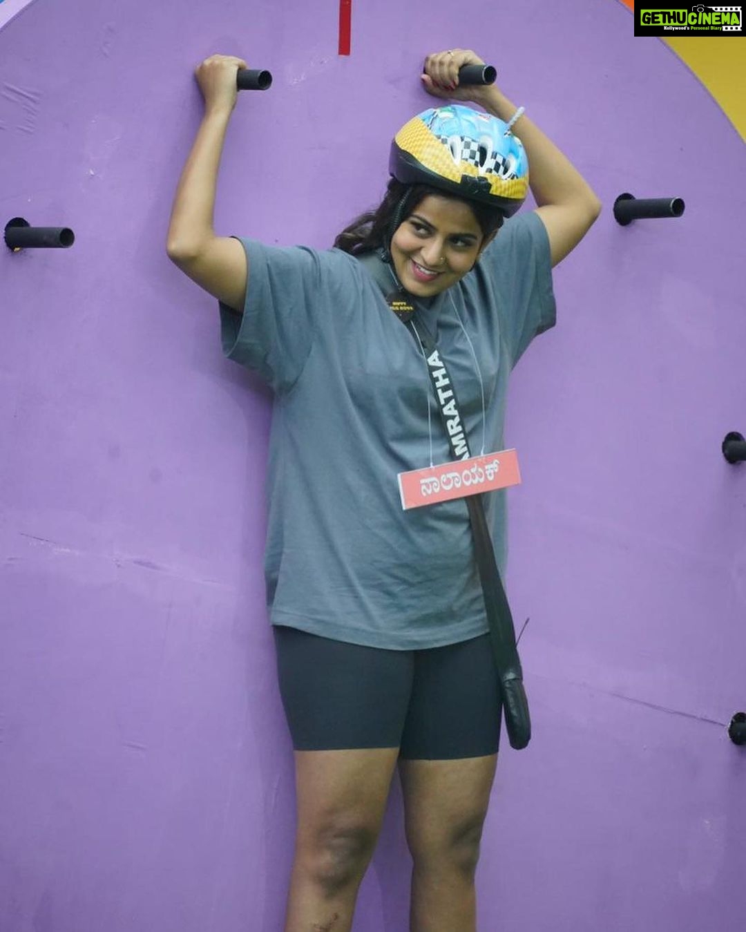 Namratha Gowda Instagram - Task ಅಂತ ಬಂದ್ರೆ Tough competitor. Captaincy task ನಲ್ಲಿ ತಮ್ಮ ಸಾಮರ್ಥ್ಯಕ್ಕೂ ಮೀರಿ ಕೊನೆ ತನಕ Tough competition ಕೊಟ್ಟ ನಮ್ಮ ನಮ್ರತಾ ಗೌಡ ರವರು ತುಂಬಾ ಹೆಣ್ಣು ಮಕ್ಕಳಿಗೆ ಸ್ಫೂರ್ತಿ... @colorskannadaofficial @officialjiocinema #namratha #namrathagowda #fans #bbk10 #1stcontestant #muchlove #trending #IndianActress #instafam #relentkreationz