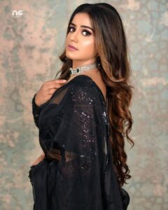Namratha Gowda Instagram - Stars need not always shine above, they are also in Bigg Boss House!!
.
Yes you heard it right, It’s none other than our Gorgeous Queen Namratha Gowda✨💫

ನಿನ್ನೆಯ ಸಂಚಿಕೆ ಹೇಗಿತ್ತು? Comment ಮಾಡಿ

@colorskannadaofficial @officialjiocinema 

#namratha #namrathagowda #fans #bbk10 #1stcontestant #muchlove #trending #IndianActress #instafam #relentkreationz