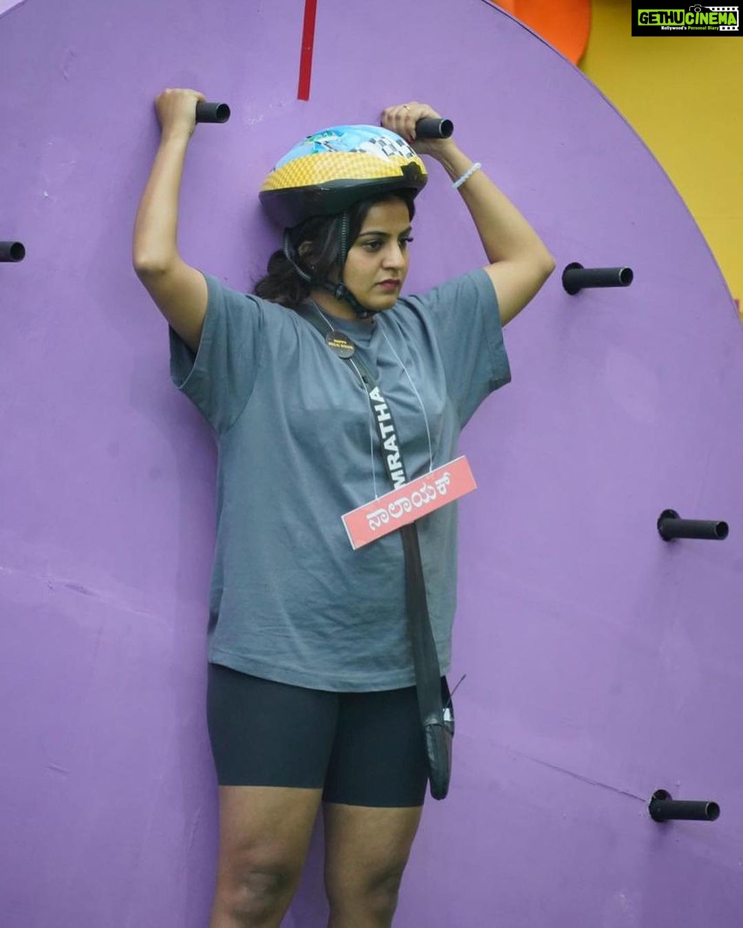 Namratha Gowda Instagram - Task ಅಂತ ಬಂದ್ರೆ Tough competitor. Captaincy task ನಲ್ಲಿ ತಮ್ಮ ಸಾಮರ್ಥ್ಯಕ್ಕೂ ಮೀರಿ ಕೊನೆ ತನಕ Tough competition ಕೊಟ್ಟ ನಮ್ಮ ನಮ್ರತಾ ಗೌಡ ರವರು ತುಂಬಾ ಹೆಣ್ಣು ಮಕ್ಕಳಿಗೆ ಸ್ಫೂರ್ತಿ... @colorskannadaofficial @officialjiocinema #namratha #namrathagowda #fans #bbk10 #1stcontestant #muchlove #trending #IndianActress #instafam #relentkreationz