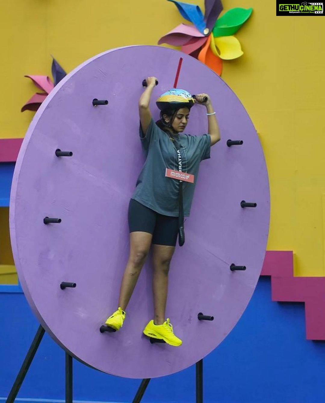 Namratha Gowda Instagram - Task ಅಂತ ಬಂದ್ರೆ Tough competitor. Captaincy task ನಲ್ಲಿ ತಮ್ಮ ಸಾಮರ್ಥ್ಯಕ್ಕೂ ಮೀರಿ ಕೊನೆ ತನಕ Tough competition ಕೊಟ್ಟ ನಮ್ಮ ನಮ್ರತಾ ಗೌಡ ರವರು ತುಂಬಾ ಹೆಣ್ಣು ಮಕ್ಕಳಿಗೆ ಸ್ಫೂರ್ತಿ... @colorskannadaofficial @officialjiocinema #namratha #namrathagowda #fans #bbk10 #1stcontestant #muchlove #trending #IndianActress #instafam #relentkreationz
