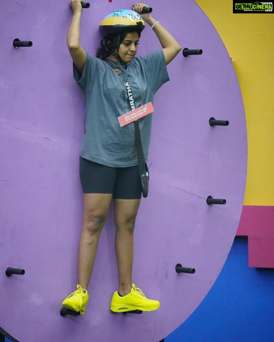 Namratha Gowda Instagram - Task ಅಂತ ಬಂದ್ರೆ Tough competitor. Captaincy task ನಲ್ಲಿ ತಮ್ಮ ಸಾಮರ್ಥ್ಯಕ್ಕೂ ಮೀರಿ ಕೊನೆ ತನಕ Tough competition ಕೊಟ್ಟ ನಮ್ಮ ನಮ್ರತಾ ಗೌಡ ರವರು ತುಂಬಾ ಹೆಣ್ಣು ಮಕ್ಕಳಿಗೆ ಸ್ಫೂರ್ತಿ... @colorskannadaofficial @officialjiocinema #namratha #namrathagowda #fans #bbk10 #1stcontestant #muchlove #trending #IndianActress #instafam #relentkreationz