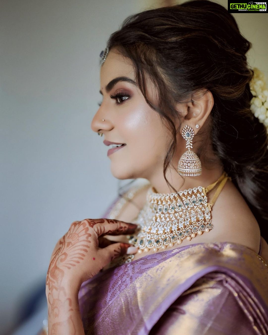 Namratha Gowda Instagram - ….. And then God stepped in. 🙏 PC: @umesh__photography___ MUA: @nikithareddy_artistry Blouse: @likitha_suresh_ Jewellry: @gajraj_jewellers