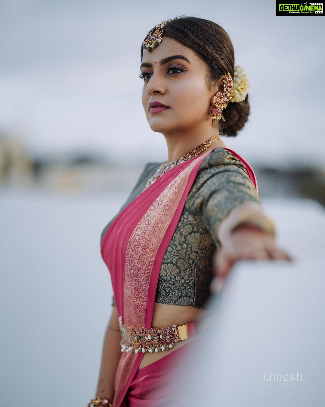 Namratha Gowda Instagram - Endless love for Mysore silk sarees. 🙈 Makeup and hair: @ck_studios26 @makeupby_tejashwini Jewellry: @thespatika PC: @umesh__photography___