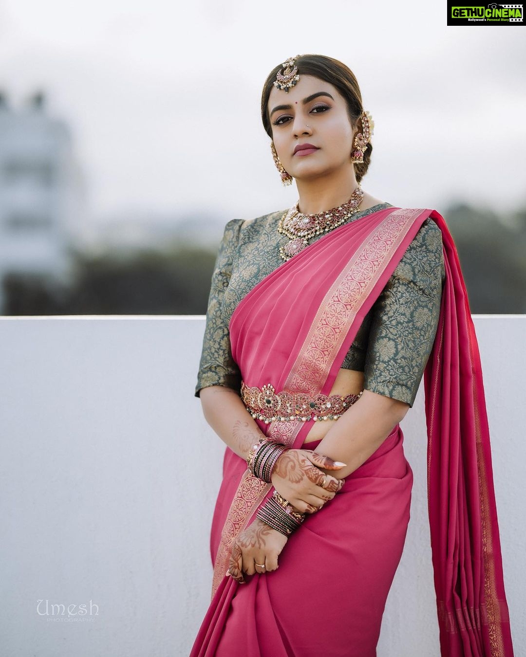 Namratha Gowda Instagram - Endless love for Mysore silk sarees. 🙈 Makeup and hair: @ck_studios26 @makeupby_tejashwini Jewellry: @thespatika PC: @umesh__photography___