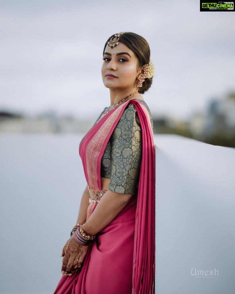 Namratha Gowda Instagram - Endless love for Mysore silk sarees. 🙈 Makeup and hair: @ck_studios26 @makeupby_tejashwini Jewellry: @thespatika PC: @umesh__photography___