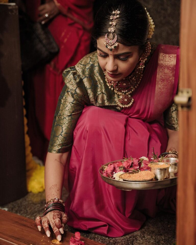 Namratha Gowda Instagram - Endless love for Mysore silk sarees. 🙈 Makeup and hair: @ck_studios26 @makeupby_tejashwini Jewellry: @thespatika PC: @umesh__photography___