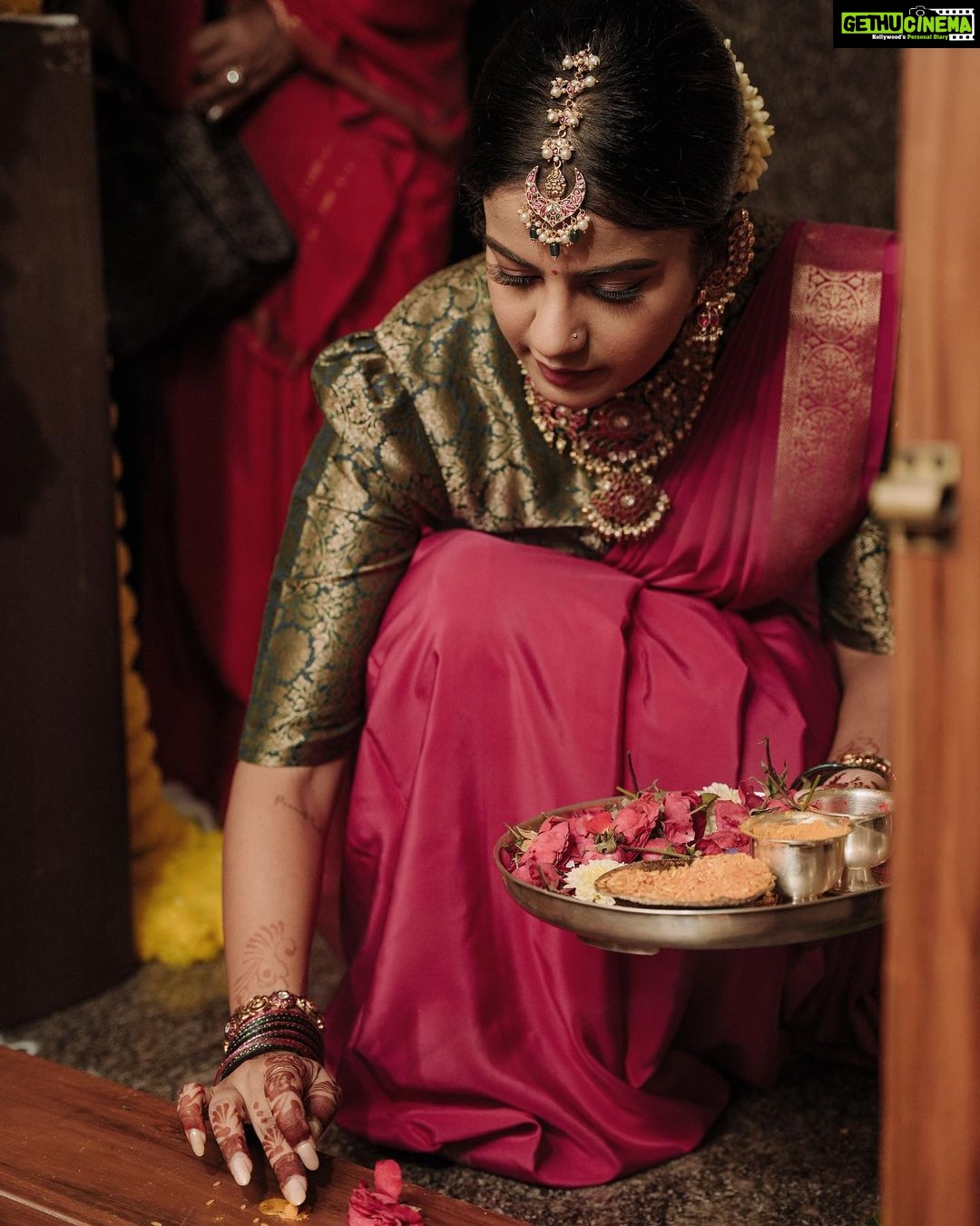 Namratha Gowda Instagram - Endless love for Mysore silk sarees. 🙈 Makeup and hair: @ck_studios26 @makeupby_tejashwini Jewellry: @thespatika PC: @umesh__photography___