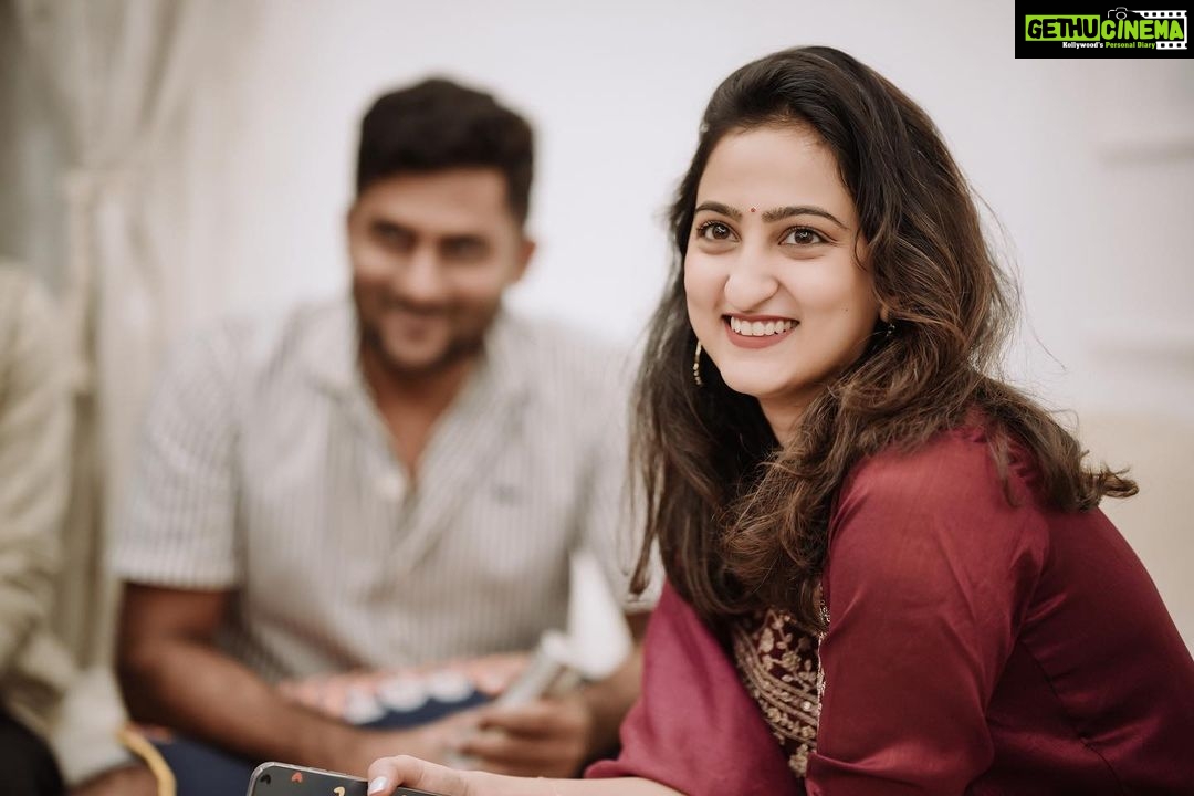 Namratha Gowda Instagram - All smiles. 😊 Makeup and hair: @makeoversbyamitha_lekha Jewellry: @gajraj_jewellers PC: @umesh__photography___
