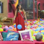 Namratha Gowda Instagram - We buy plates to eat, but never eat the plates.. Namratha energises the Bigg Boss house, but never loses energy 💃 Let's keep our finger's crossed that she should not be nominated this week as well!!💕 @colorskannadaofficial @officialjiocinema #namratha #namrathagowda #fans #bbk10 #1stcontestant #muchlove #trending #IndianActress #instafam #relentkreationz