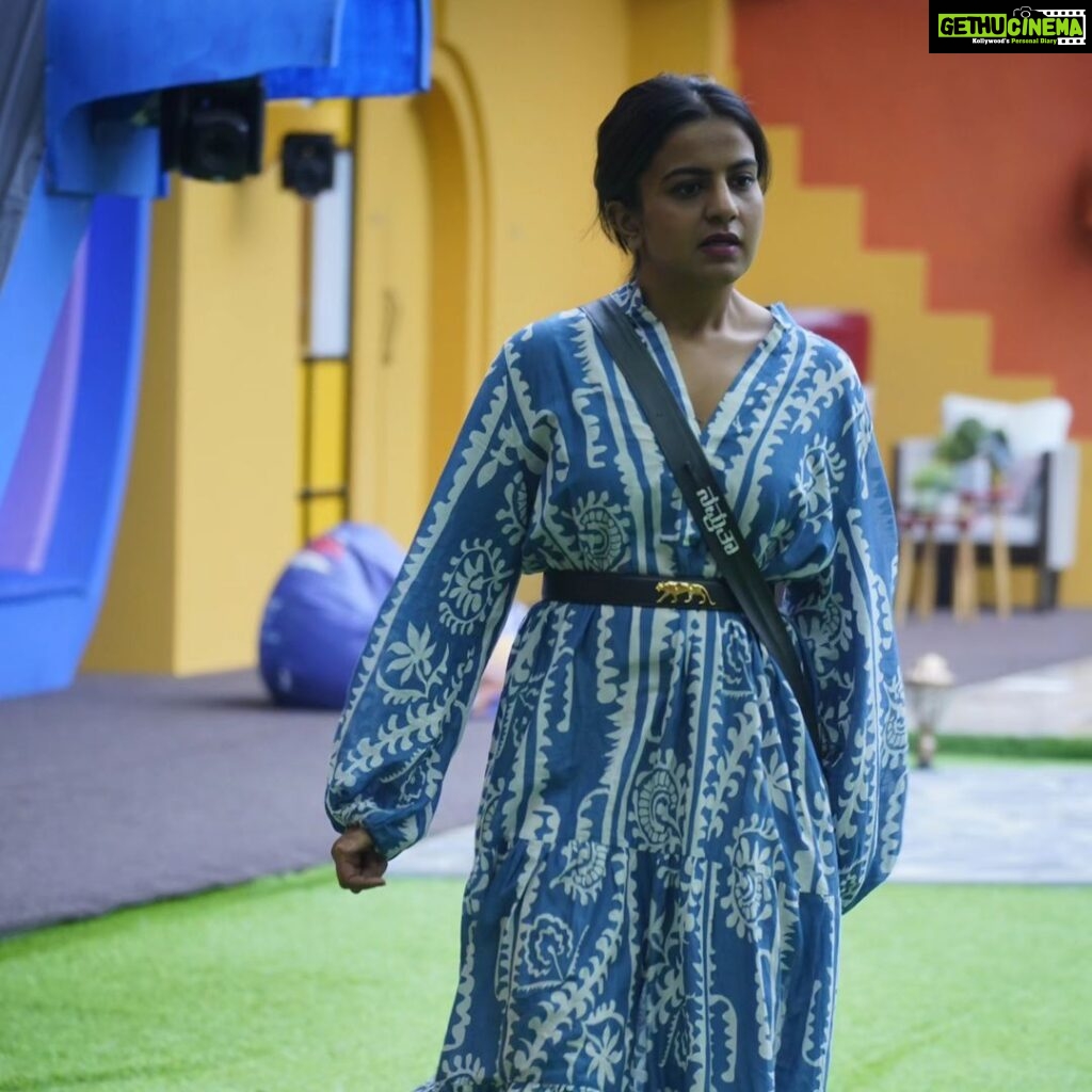Namratha Gowda Instagram - Life is an act of balancing between sophisticated situations and trivial activities! Pls Vote & save her from this week's eviction 🥰 @colorskannadaofficial @officialjiocinema Assisted by: @likitha_suresh_ Wardrobe Courtesy: @asanka_thedesignhouse @rakshitha__gowda #bbk10 #biggboss #season10 #namrathagowda #jiocinema #relentkreationz