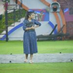 Namratha Gowda Instagram - Life is like riding a bicycle. To keep your balance, you must keep moving!! @colorskannadaofficial @officialjiocinema Accessory by: @kashi_jewellery_ #bbk10 #biggboss #season10 #colorskannada #jiocinema #namarathagowda #kicchasudeep #relentkreationz