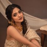 Nandana Varma Instagram - ✨ Photographer : @_shutter__bug Styling : @hiba_shana @z.styl.in.g Videography : @yedukrishnan._ Makeup : @_anish_makeup_artist Studio : @tinyturtle.media