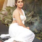 Nandini Rai Instagram – Making a statement in this crisp white saree 💪