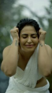 Nandini Rai Instagram - Embrace the elegance and #purity of a #white #saree , effortlessly capturing the essence of grace and #sophistication ! 🤍

Let its pristine #beauty weave a #story of timeless #charm as you #dance through #life , exuding grace and allure! 🫶🏻😍

#WhiteSareeLove #ElegancePersonified #timelesscharm #nandinirai
