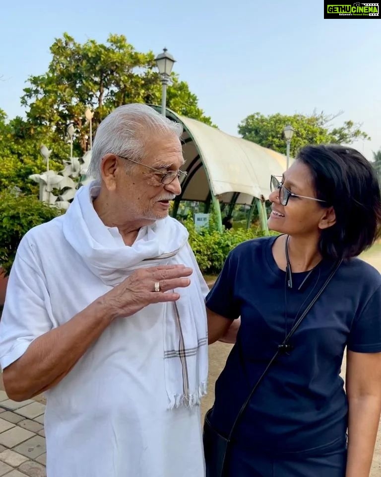 Nandita Das Instagram - Look who I met? And guess what I caught him doing! One of my favourite people and poet. It makes morning walks so worth it. I hope to do it more often. #gulzar