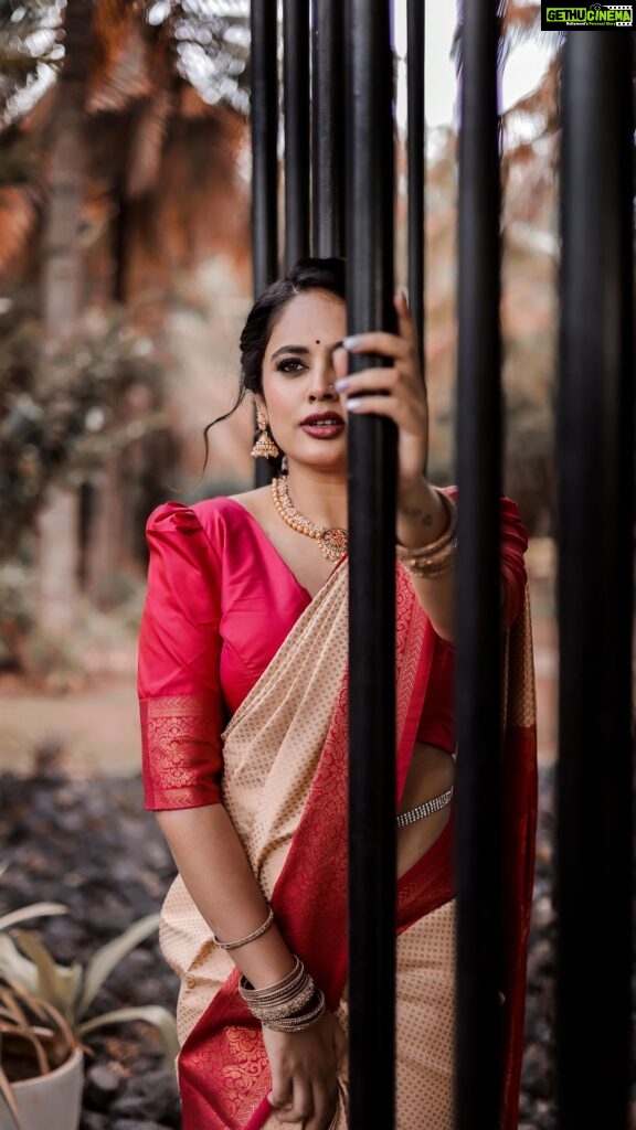Nandita Swetha Instagram - A piece of art ❤️❤️❤️ Saree from @lotus__collections Jewellery from @showrys_jewels Shot by @pgraphyofficial Makeup @artistry_by_kavana Hair @makeoverby_nethrachethan . Saree from @lotus__collections Jewellery from @showrys_jewels #saree #handpainted #whitesaree #sareeideas #actress