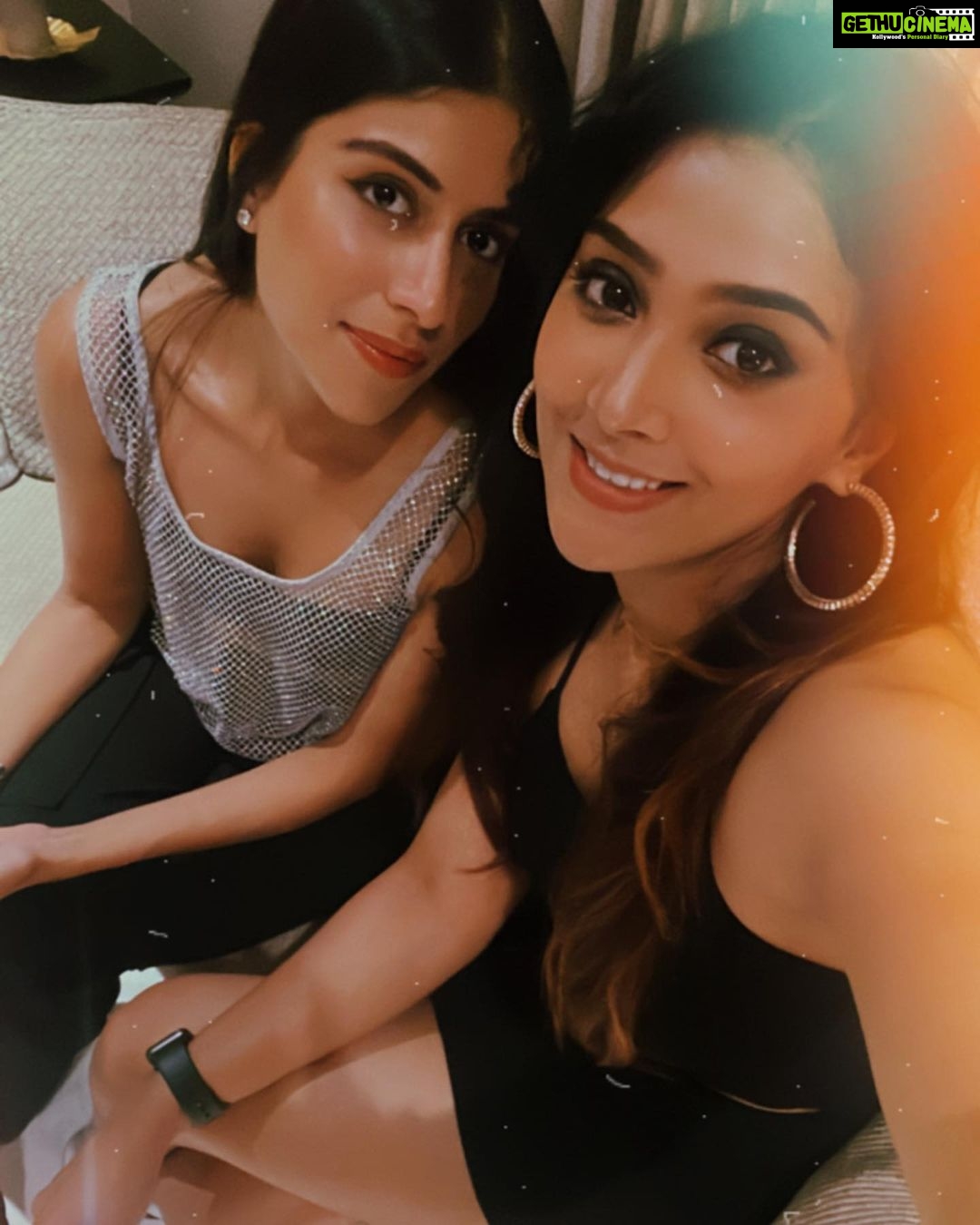 Natasha Doshi Instagram - Forever kind of thing 👭🏻 #maingirl