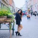 Natasha Doshi Instagram - The grass is greener where you water it 🍀☺️ Having said that, wishing on dandelions all of the time 🎵❤️ 📸 - @shutter.genie_photography . . . . #theactressdiary #natashadoshi #photogram #photoshoot #london #londondiaries #takemeback #allsmiles #happygirlsaretheprettiest #photooftheday Covent Garden, London